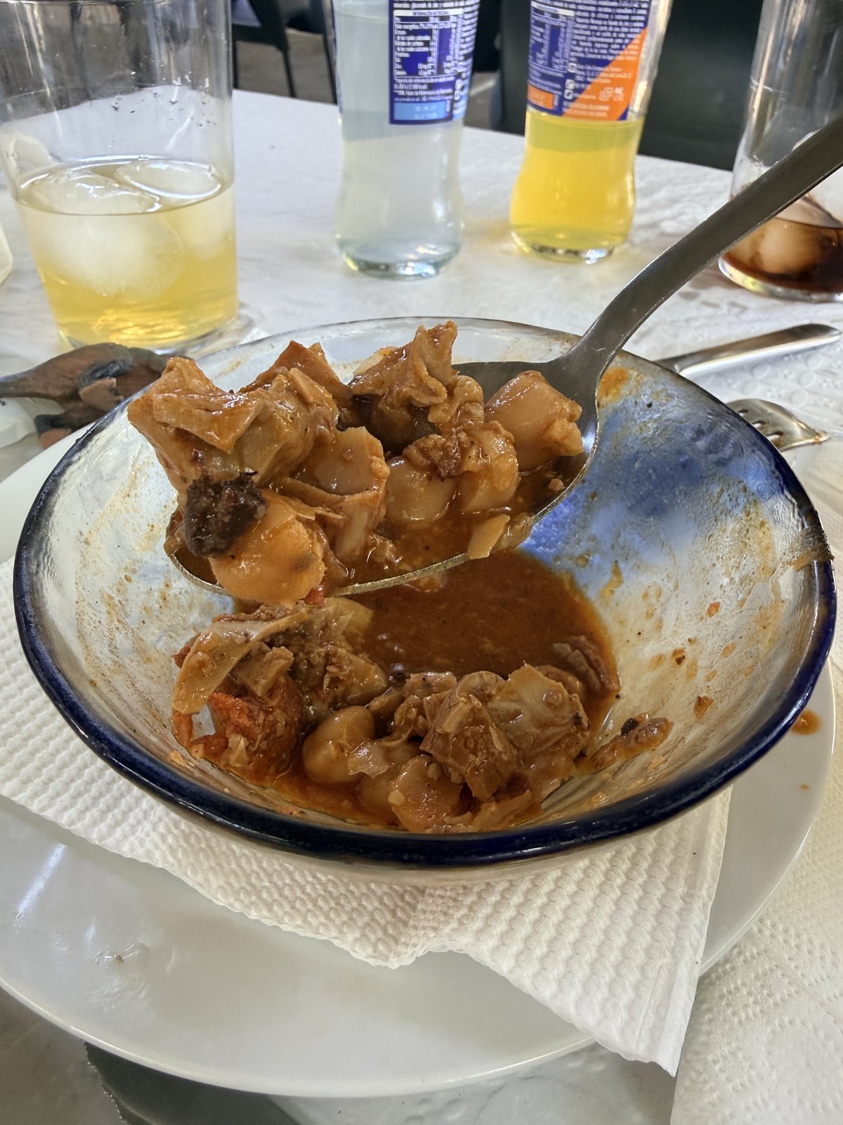 Plato de callos en un bar español